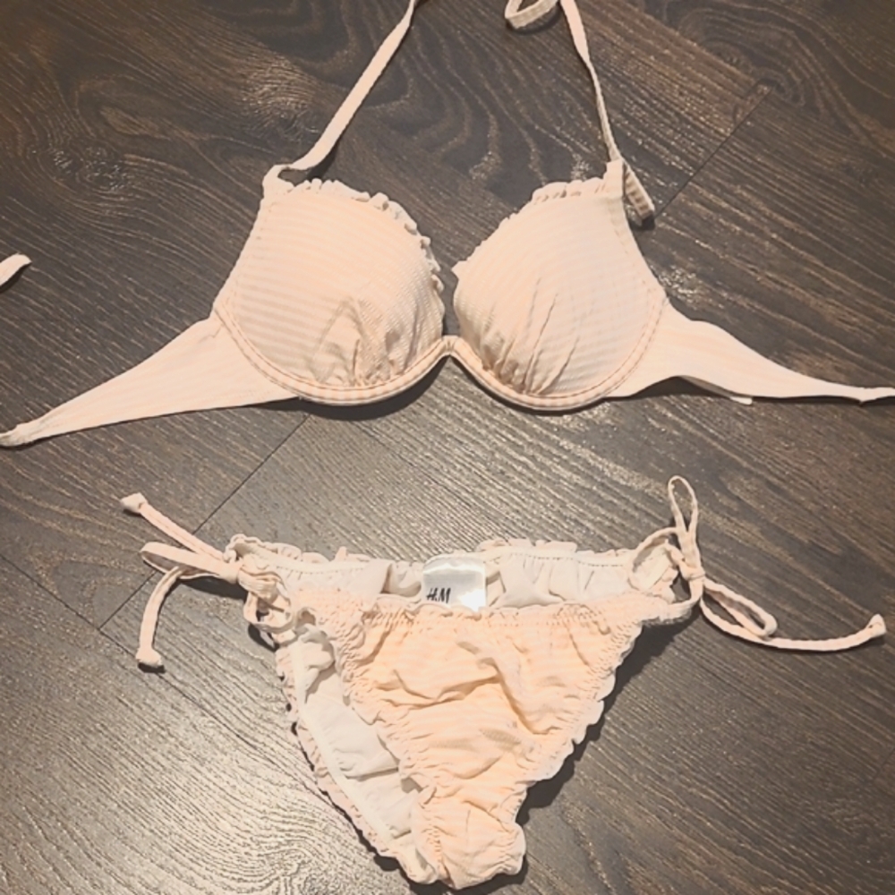🎉H&M Light Pink And White Stripe Bikini Set